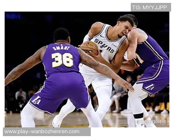 老鹰与湖人激战正酣比分背后隐藏的精彩故事与战术分析 老鹰与湖人激战正酣比分背后隐藏的精彩故事与战术分析